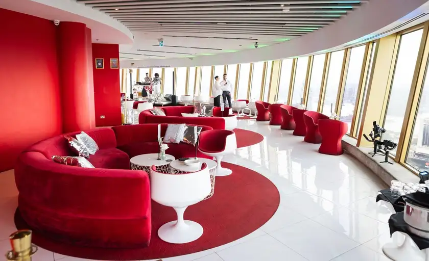 Bar 83